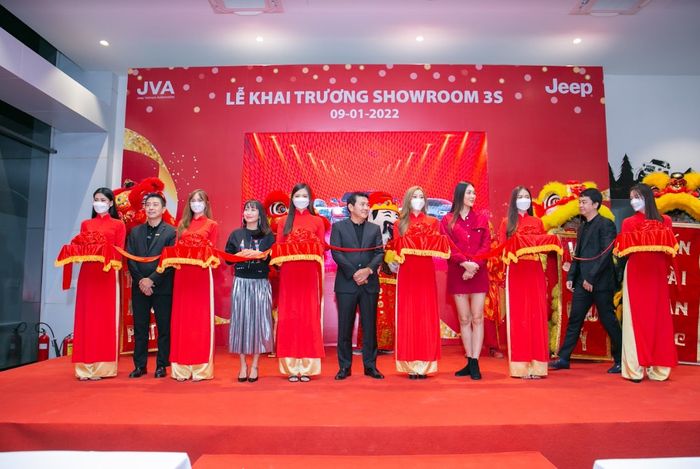 Đại lý Jeep Vietnam Automobiles mở cửa showroom 3S mới và giới thiệu dòng xe RAM TRX jeep.jpg