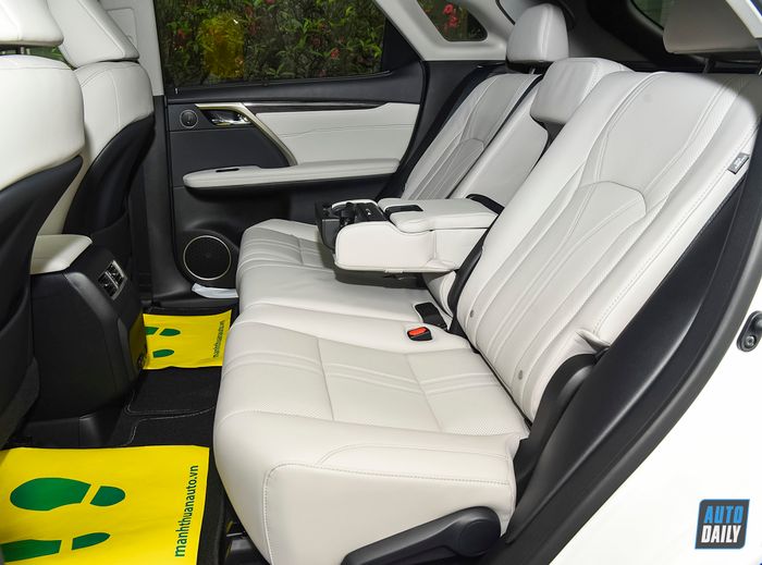 Khám phá gần hơn chiếc Lexus RX350 2022 nhập khẩu từ Mỹ qua showroom tư nhân