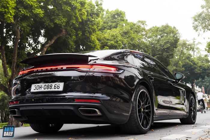 Ngắm Porsche Panamera 4 Executive 2021 khoe dáng trên phố Hà Nội adt-3803.jpg