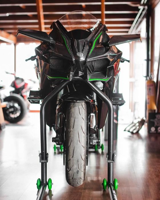 Siêu phẩm Kawasaki Ninja H2R có giá gần 2 tỷ đồng tại thị trường Việt Nam