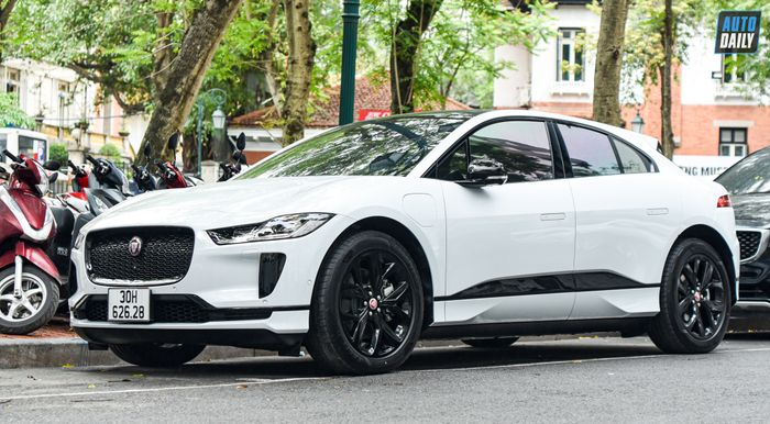 Xe điện Jaguar I-Pace EV400 chính thức có mặt tại Hà Nội, có thể đi được 470 km sau mỗi lần sạc adt-2197.jpg