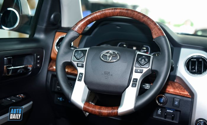 Ảnh chi tiết Toyota Tundra 1794 Edition 2021 mới nhập về Việt Nam t33.jpg
