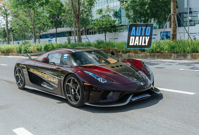 Koenigsegg Regera 200 tỷ đồng lưu diễu hành qua các con đường của Hà Nội