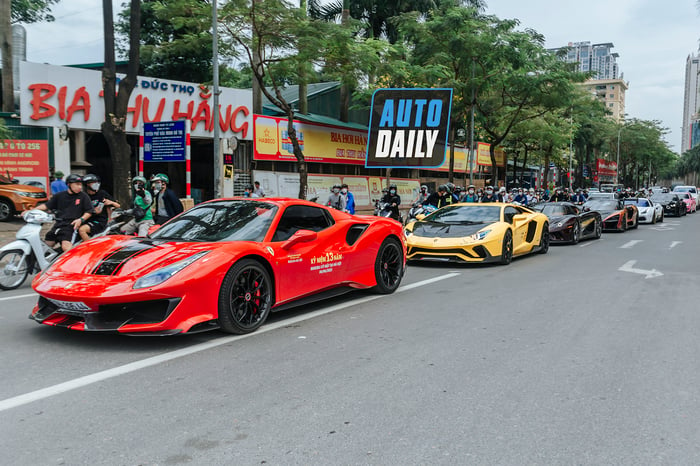 Koenigsegg Regera 200 tỷ đồng lưu diễu hành qua các con đường của Hà Nội