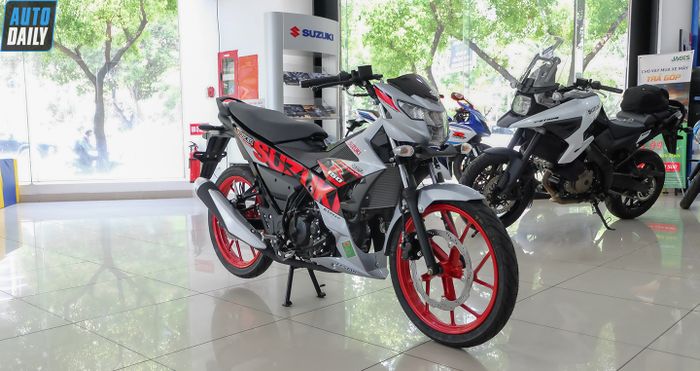 Sự khác biệt giữa hai mẫu xe côn tay Suzuki Raider và Satria tại thị trường Việt Nam Suzuki Raider R150 phiên bản đặc biệt về thể thao (2).jpg