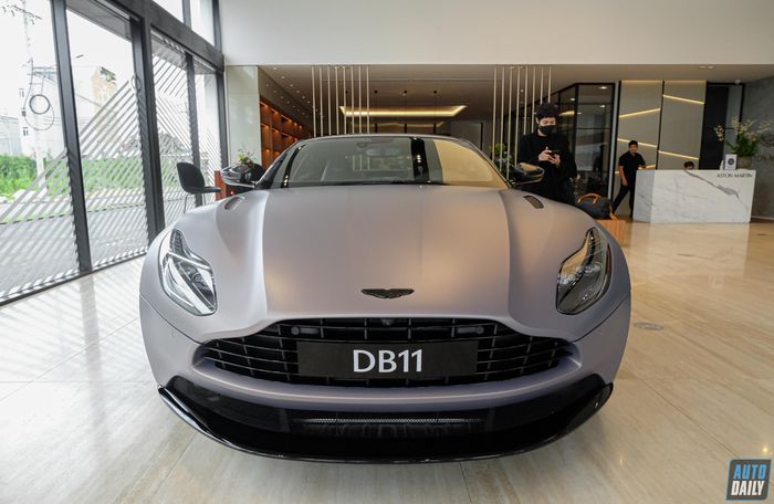 Khám phá chi tiết của Aston Martin DB11 V8 Coupe nâng cấp, có giá bán hơn 19 tỷ đồng tại Việt Nam.