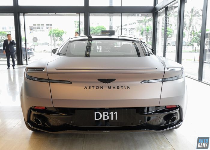 Khám phá chi tiết của Aston Martin DB11 V8 Coupe nâng cấp, với giá bán hơn 19 tỷ đồng tại Việt Nam.