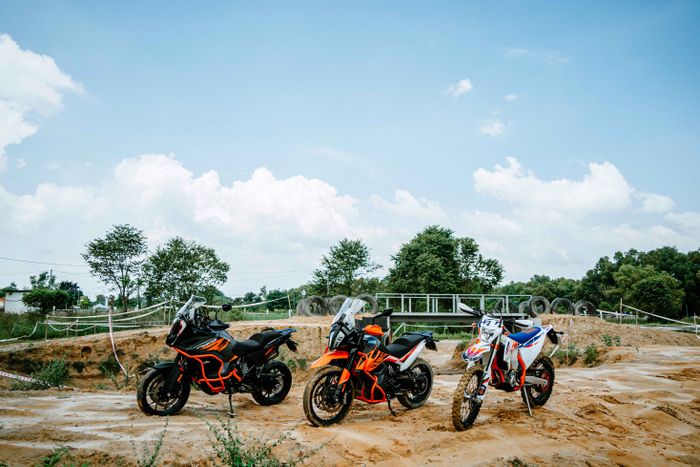 Sự kiện KTM Riders Academy sắp diễn ra tại Việt Nam Một số mẫu xe Adventure và Dirtbike nổi tiếng của KTM.jpg