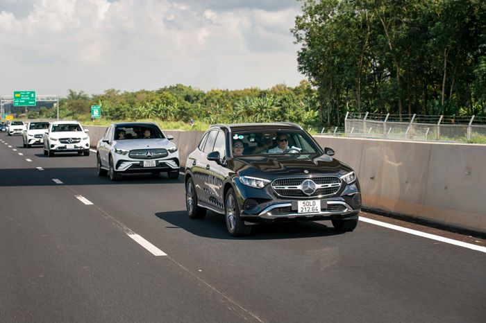 Xe hạng sang Mercedes-Benz GLC 2023 thách thức “tiểu sa mạc Sahara” ở Việt Nam