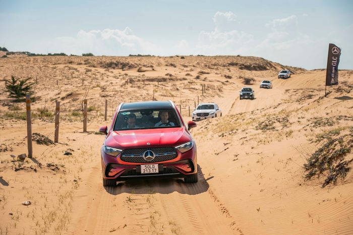 Đưa xe sang Mercedes-Benz GLC 2023 thách thức 'đất sa mạc Sahara' tại Việt Nam Mercedes-Benz GLC thế hệ mới 17.jpg