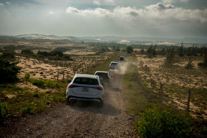 Đưa xe sang Mercedes-Benz GLC 2023 thách thức 'đất sa mạc Sahara' tại Việt Nam Mercedes-Benz GLC thế hệ mới 25.jpg