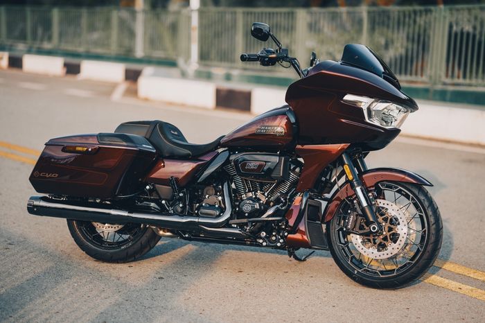 Dòng xe kỷ niệm 25 năm của Harley-Davidson đến Việt Nam CVO Road Glide 2 lớn.jpeg