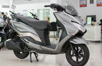 Suzuki Burgman 2023 có dáng vẻ to lớn và góc cạnh