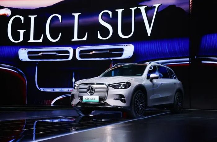 Mercedes-Benz GLC L EV 2.jpg