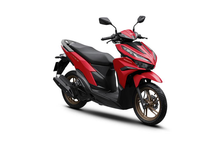 Hình ảnh mới của phiên bản Đặc biệt Vario 125 2025 với màu đỏ nổi bật đã tạo nên một phong cách thể thao hoàn toàn mới, khiến chiếc xe trở thành một biểu tượng thời trang trên đường phố.