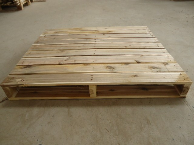 Pallet gỗ 2 hướng nâng