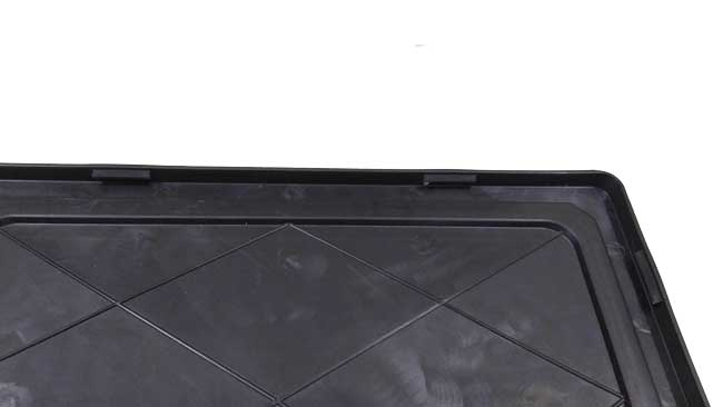 Mặt trong nắp thùng nhựa