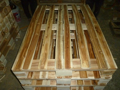 Pallet gỗ 2 hướng nâng