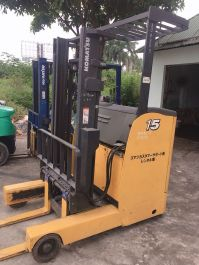 Xe nâng điện đứng lái Komatsu