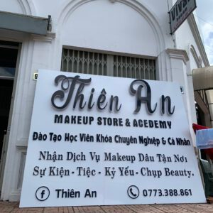 Bảng hiệu Alu Salon & Makeup