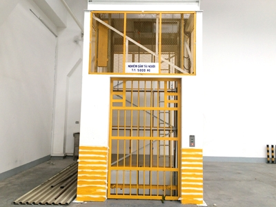 Thang máy tải hàng