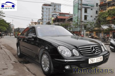 Xe 4 chỗ Mercedes 240