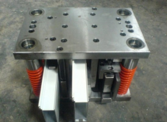Khuôn dập nhôm định hình