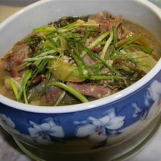 Canh cải chua hầm sườn