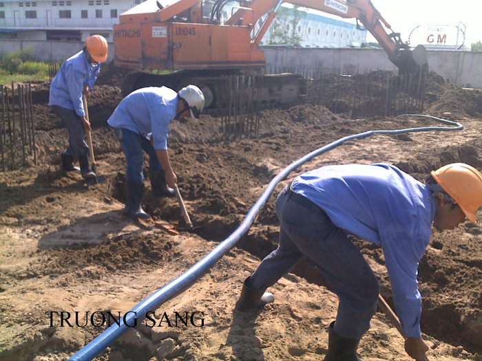 Đào hào chống mối