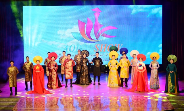 Show áo dài