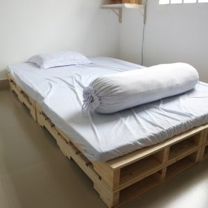 Giường pallet gỗ thông