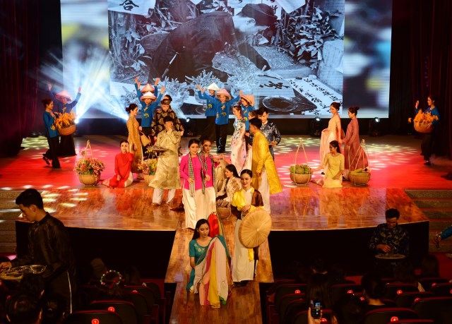 Ancient áo dài