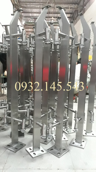 Trụ lan can kính cường lực