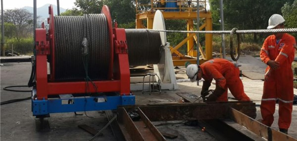 Tời thủy lực căng cáp 15 tấn