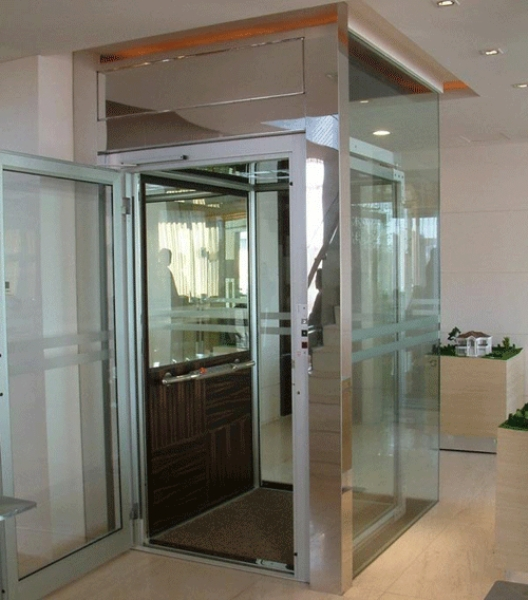 Thang máy lồng kính