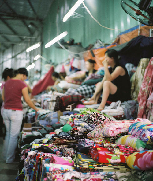 Thu mua vải tồn kho