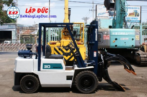 Xe nâng dầu 3 tấn KOMATSU