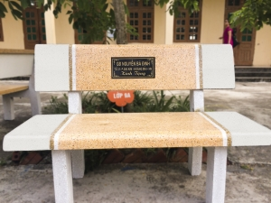 Bàn ghế đá