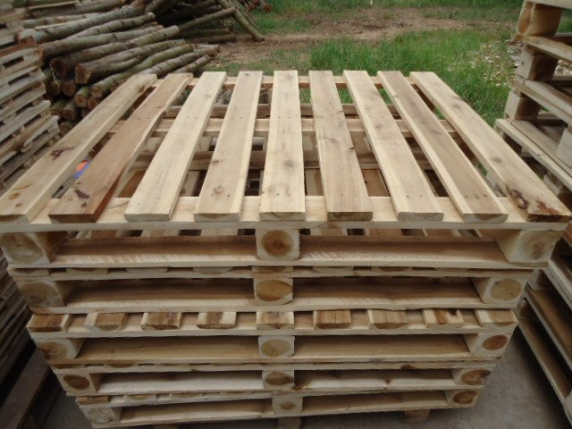 Pallet gỗ 4 hướng nâng