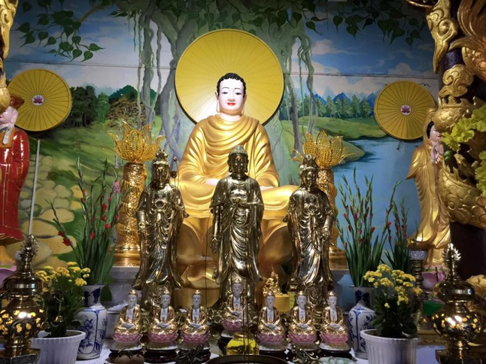 Tượng phật dát vàng