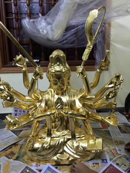 Tượng phật dát vàng