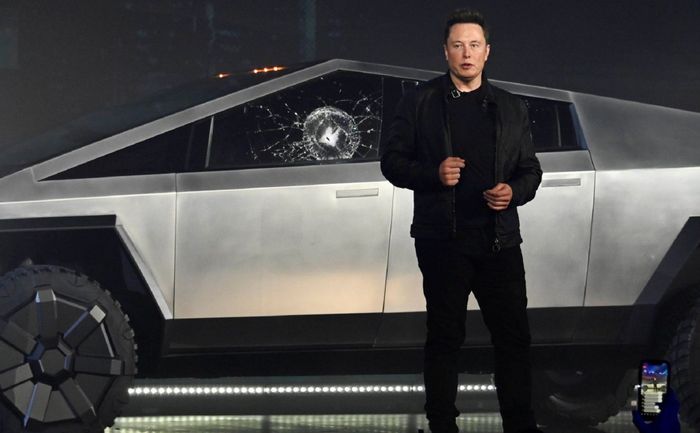 Elon Musk giải thích vì sao kính xe Cybertruck bị vỡ trong buổi ra mắt