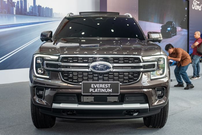 Xem gần Ford Everest Platinum mới ra mắt tại Việt Nam: Vượt trội về công nghệ, động cơ gây nuối tiếc - Hình 12.