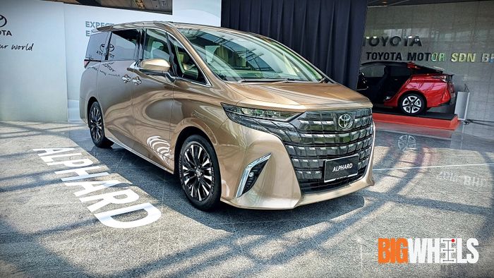 Toyota Alphard là một dòng MPV có giá khá cao, với hơn 4 tỷ ở Việt Nam và gần 3 tỷ ở Malaysia - Ảnh minh họa: Big Wheels