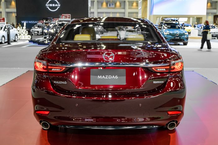 Chi tiết Mazda6 phiên bản kỷ niệm 20 năm: Có giá không thua kém Mercedes C-Class, nhiều chi tiết độc đáo - Hình 10.