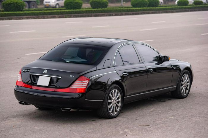 Nhiều người ưa chuộng chiếc Maybach này hơn cả phiên bản mới: Một chiếc hiếm có giá 9 tỷ đồng, được so sánh như là Rolls-Royce- Hình 2.