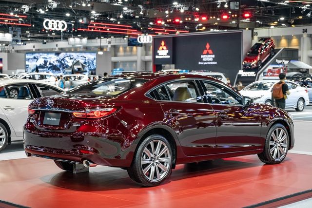 Chi tiết Mazda6 phiên bản kỷ niệm 20 năm: Có giá không thua kém Mercedes C-Class, nhiều chi tiết độc đáo - Hình 3.