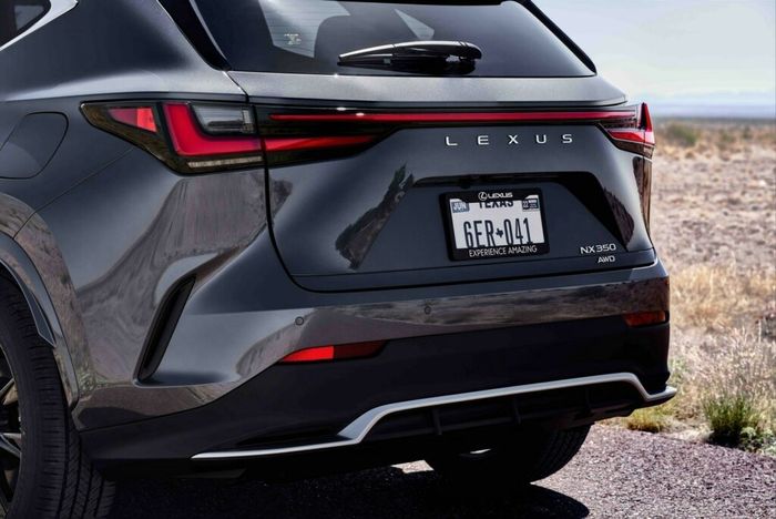 Lexus NX 2025 trải qua sự nâng cấp nhẹ nhàng nhưng giá cũng tăng mạnh mẽ - Hình 9.