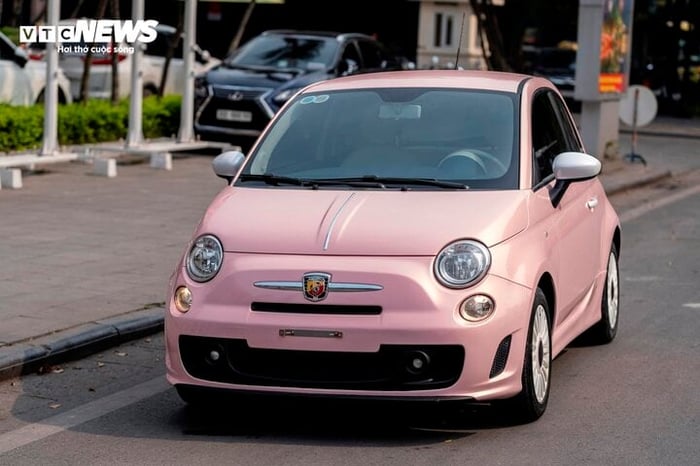 'Soi' chiếc xe Fiat 500 mới mua của Hòa Minzy - Hình 3.