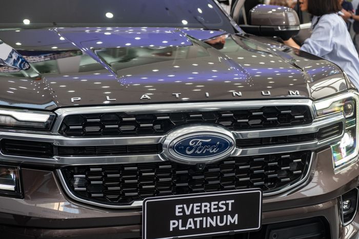 Xem gần Ford Everest Platinum vừa ra mắt tại Việt Nam: Vượt trội về công nghệ, động cơ đáng tiếc - Hình 3.